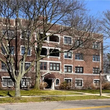 Image 1 - Roxboro Middle School, West Saint James Parkway, Cleveland Heights, OH 44120, USA - Condo for sale