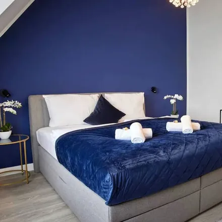 Rent this 3 bed apartment on 68723 Schwetzingen