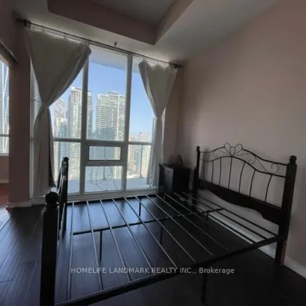 Image 3 - 65 Bremner Boulevard, Old Toronto, ON M5J 0A7, Canada - Apartment for rent