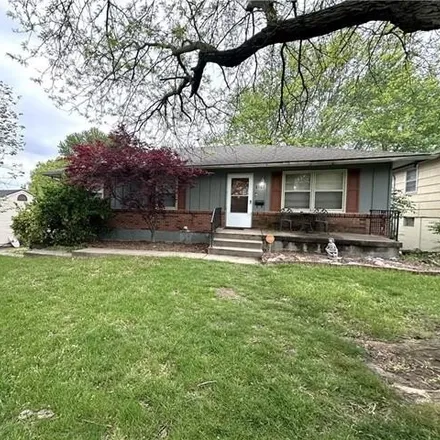 Image 2 - 8339 Manning Avenue, Raytown, MO 64138, USA - House for sale