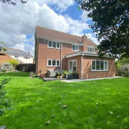 Buy this 4 bed house on Bishops Court Gardens in Chelmsford, CM2 6AZ