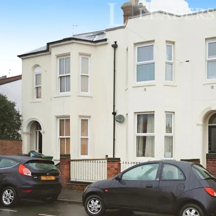 Rent this 6 bed townhouse on Forfield Place in Royal Leamington Spa, CV31 1HG