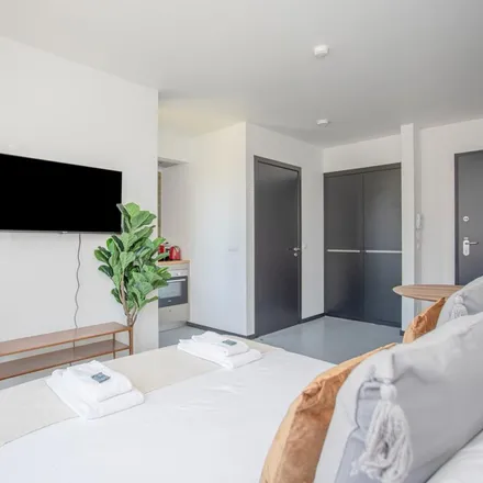 Rent this 1 bed apartment on Barbearia Né in Rua de João das Regras 15, 4000-120 Porto