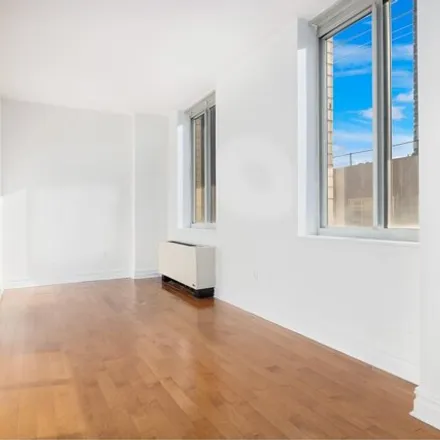 Image 4 - Bridge Tower Place, East 61st Street, New York, NY 10021, USA - Condo for sale