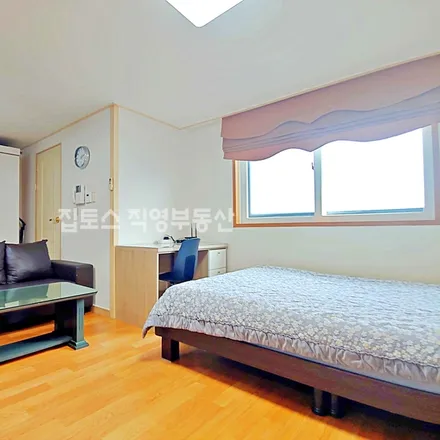 Rent this studio apartment on 서울특별시 강남구 대치동 901-12