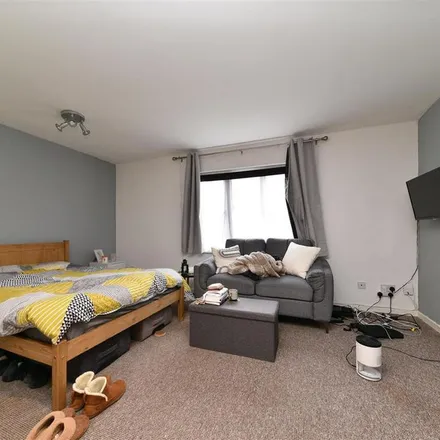 Image 7 - Budgens, Bradman Way, Stevenage, SG1 5RE, United Kingdom - Apartment for rent