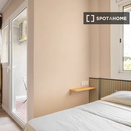 Rent this 5 bed room on Carrer de Muntaner in 70, 72