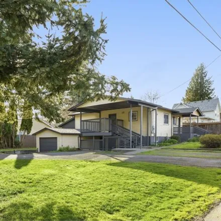 Buy this 5 bed house on 1714 9th Street in Oregon City, OR 97045