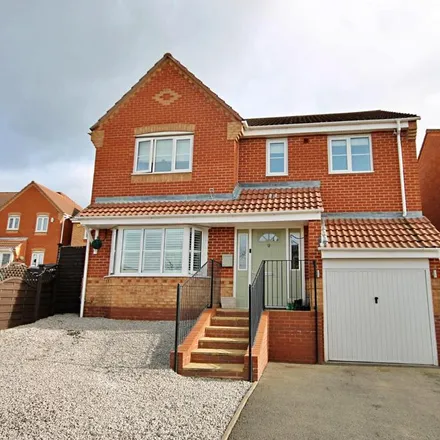 Rent this 4 bed house on Peel Drive in Tamworth, B77 5FD