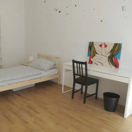 Rent this 3 bed room on Tuffis Bio Kiosk in Mahlower Straße, 12049 Berlin