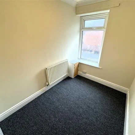 Rent this 2 bed apartment on Newbridge Road in Pontllanfraith, NP12 2AH
