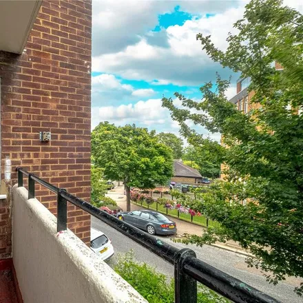 Image 6 - Winkley Court, St James's Lane, London, N10 3RG, United Kingdom - Apartment for rent