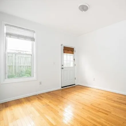Image 4 - 84 Griffith Street, Jersey City, NJ 07307, USA - House for sale