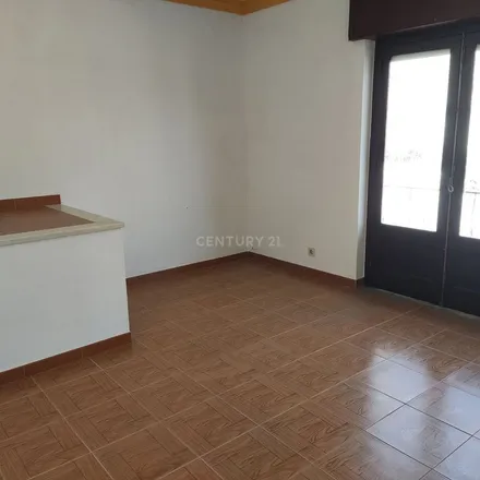 Rent this 4 bed apartment on unnamed road in 2530-196 Lourinhã, Portugal
