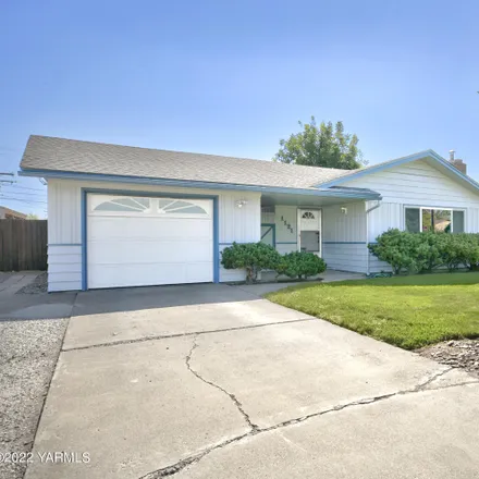 Buy this 3 bed house on 1121 South 28th Avenue in Yakima, WA 98902