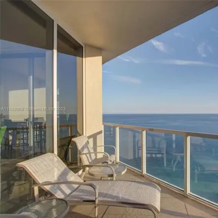 Image 8 - La Perla Ocean Residences, 16699 Collins Avenue, Sunny Isles Beach, FL 33160, USA - Condo for rent