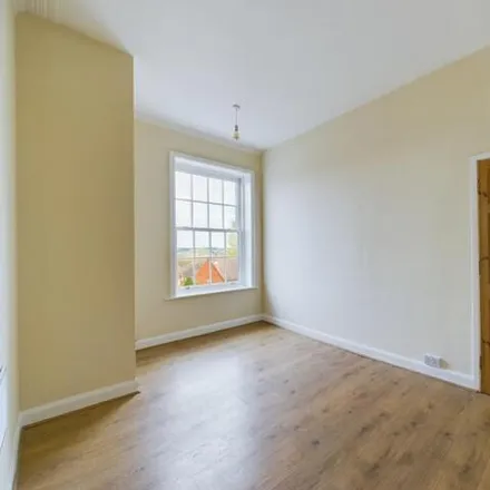 Image 3 - Blenheim Square, Leeds, LS2 9AR, United Kingdom - Apartment for sale