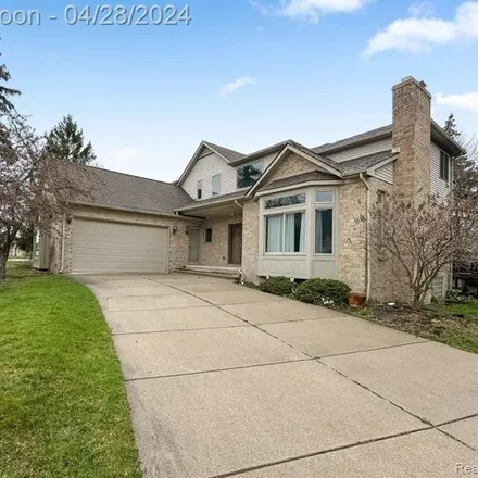 Buy this 4 bed house on 3117 Elmvale Drive in Sterling Heights, MI 48314