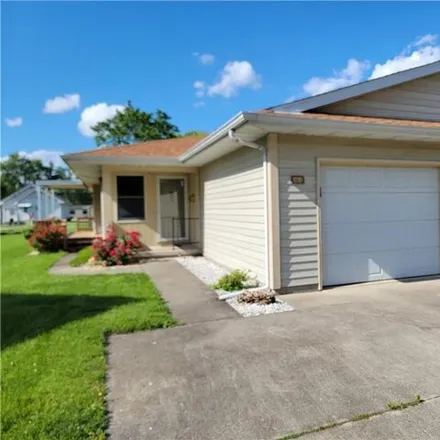 Buy this 2 bed house on 434 West Saint Louis Avenue in Effingham, IL 62401