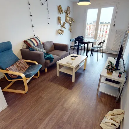 Rent this 3 bed apartment on 12 Rue Brisout de Barneville in 76100 Rouen, France