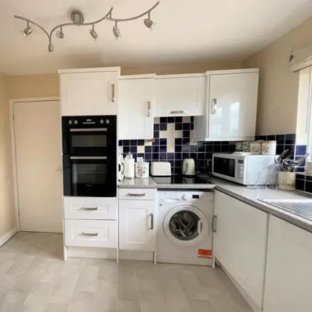 Image 3 - Francis Court, Guildford, GU2 9UR, United Kingdom - Apartment for sale