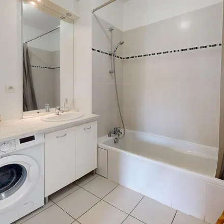 Rent this 2 bed apartment on 91bis Avenue Francis de Pressensé in 69200 Vénissieux, France