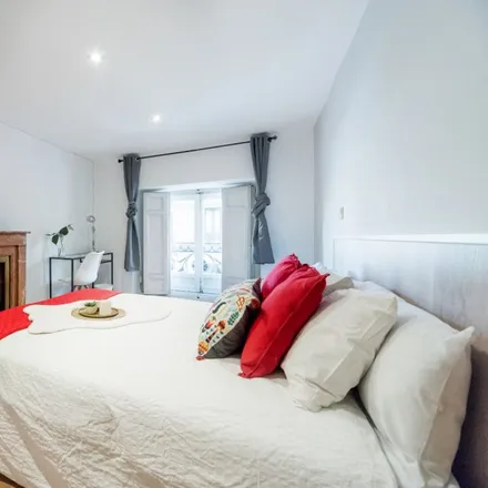 Rent this 6 bed room on Madrid in Calle de la Colegiata, 13