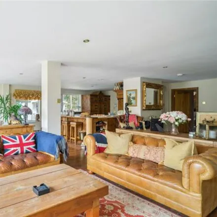 Image 5 - Friary Island, Sunnymeads, TW19 5JS, United Kingdom - House for rent