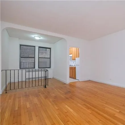 Image 3 - 55 East 190th Street, New York, NY 10468, USA - Apartment for sale