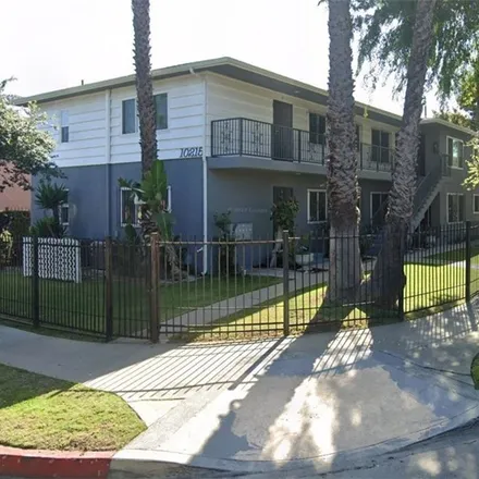 Buy this studio townhouse on 10215 South 10th Avenue in Inglewood, CA 90303