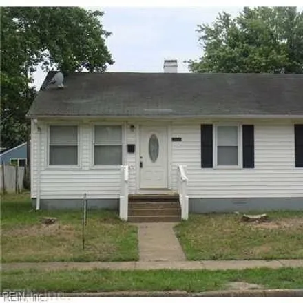 Rent this 3 bed house on 1903 North Lakeland Drive in Lakeland, Norfolk