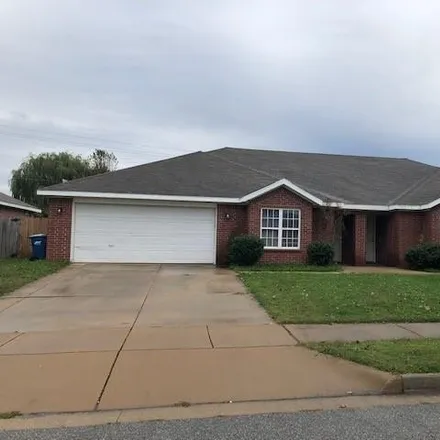 Rent this 3 bed duplex on 588 North Rockcliff Road in Fayetteville, AR 72701