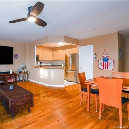 Image 4 - 162 West 162nd Street, New York, NY 10452, USA - House for sale