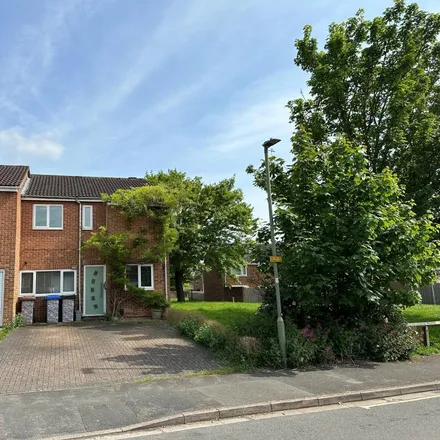 Rent this 3 bed house on Ruskin Walk in Bicester, OX26 4TE