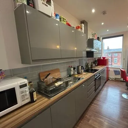 Rent this 5 bed townhouse on Midland Passage in Leeds, LS6 1BW