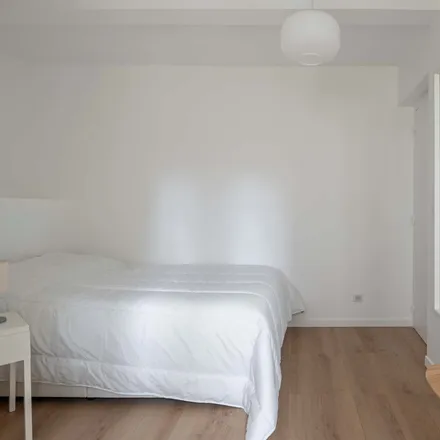 Rent this 6 bed room on 59 Rue de la Réunion in 75020 Paris, France