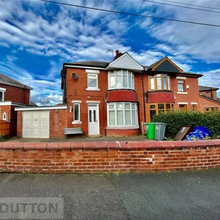 Rent this 3 bed duplex on South Crescent in Manchester, M40 0JN