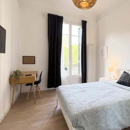 Rent this 7 bed room on Carrer de Viladomat in 110, 08001 Barcelona