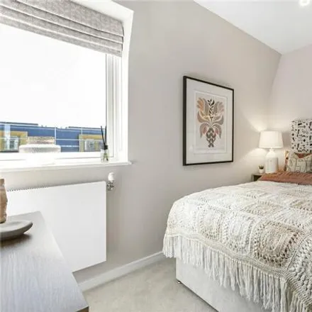 Image 9 - Waverton Road, London, SW18 3BY, United Kingdom - Townhouse for sale