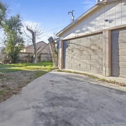 Image 2 - 1411 Hicks Avenue, San Antonio, TX 78210, USA - House for sale