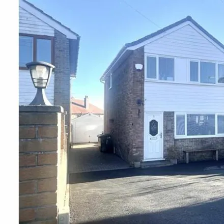 Buy this 3 bed house on 19 Newton Court in Newton Hill, WF1 3DW