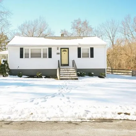 Rent this 3 bed house on 197 West Walnut Avenue in Moorestown Township, NJ 08057