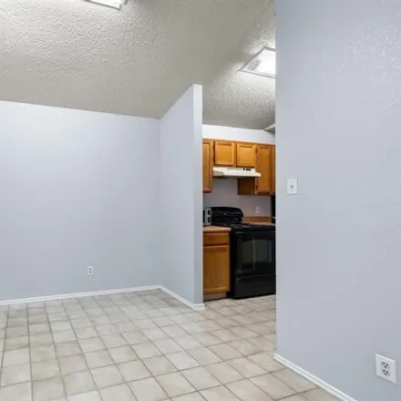 Image 5 - 6002 Parkwood Drive, Austin, TX 78749, USA - Apartment for rent