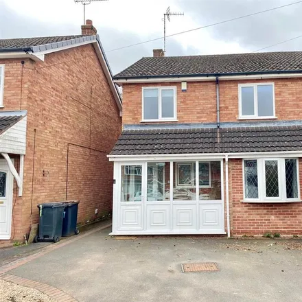 Rent this 3 bed duplex on Southfield Close in Nuneaton, CV10 0BE