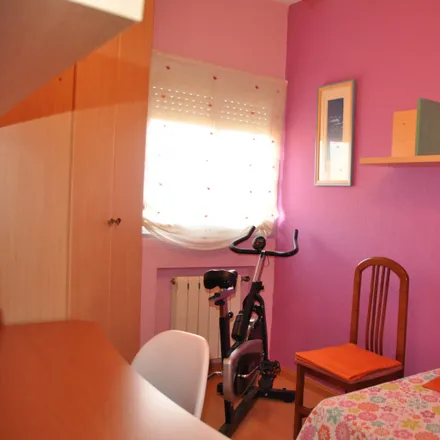 Rent this 3 bed room on Calle Alférez Juan Usera in 28019 Madrid, Spain