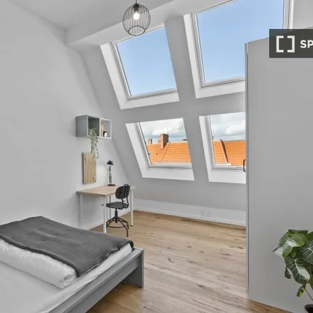 Rent this 5 bed room on Turiner Straße 7 in 13347 Berlin, Germany