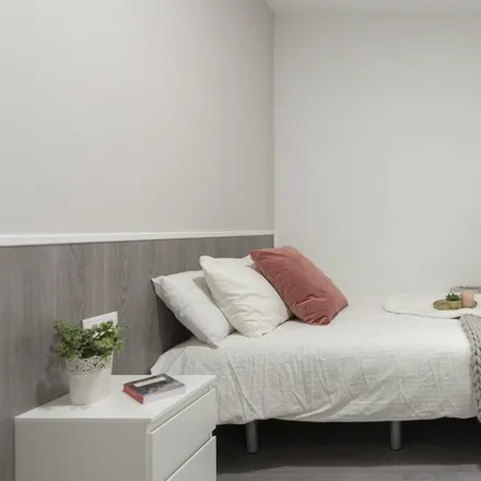 Rent this 9 bed room on Instalaciones Deportivas de Vallehermoso in Calle de Jesús Maestro, 28003 Madrid