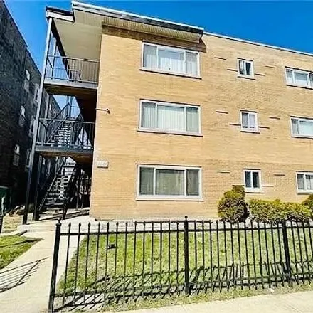 Image 2 - 8020 South Yates Boulevard, Chicago, IL 60617, USA - House for sale