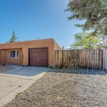 Image 2 - 2834 Sierra Drive Northeast, Albuquerque, NM 87110, USA - House for sale