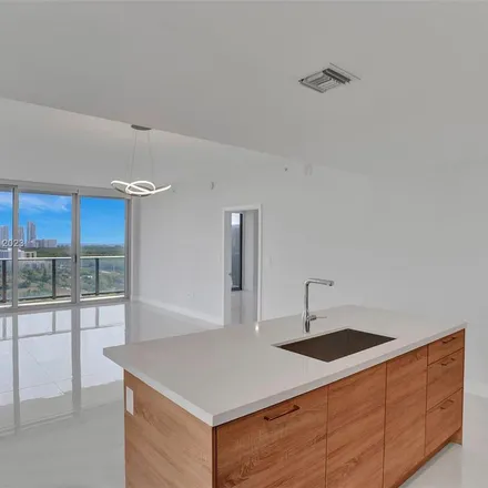 Image 1 - The Harbour - South Tower, Northeast 165th Terrace, North Miami Beach, FL 33160, USA - Apartment for rent